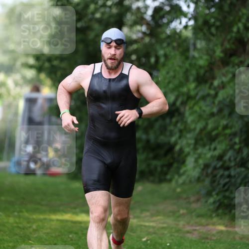 15.06.2025 - 7 Türme Triathlon Michael Strokosch http://msf.ph/oto/7970241 15.06.2025 12:57:40 Schwimmen 196, 709, 793, 837, 857, 926, 942, 944, 971, 986, 989, 1004, 1010, 1047, 1054, 1055, 1101, 1117, 1121, 1142, 1157 meine-sportfotos.de