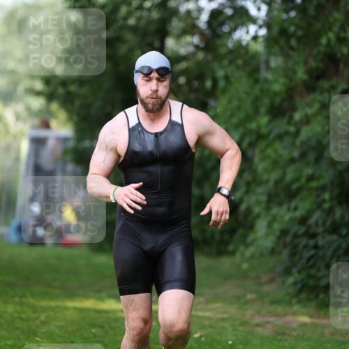 15.06.2025 - 7 Türme Triathlon Michael Strokosch http://msf.ph/oto/7970245 15.06.2025 12:57:40 Schwimmen 196, 709, 793, 837, 857, 926, 942, 944, 971, 986, 989, 1004, 1010, 1047, 1054, 1055, 1101, 1117, 1121, 1142, 1157 meine-sportfotos.de