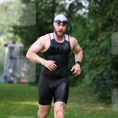 15.06.2025 - 7 Türme Triathlon Michael Strokosch http://msf.ph/oto/7970250 15.06.2025 12:57:40 Schwimmen 196, 709, 793, 837, 857, 926, 942, 944, 971, 986, 989, 1004, 1010, 1047, 1054, 1055, 1101, 1117, 1121, 1142, 1157 meine-sportfotos.de