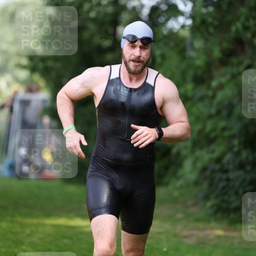 15.06.2025 - 7 Türme Triathlon Michael Strokosch http://msf.ph/oto/7970253 15.06.2025 12:57:40 Schwimmen 196, 709, 793, 837, 857, 926, 942, 944, 971, 986, 989, 1004, 1010, 1047, 1054, 1055, 1101, 1117, 1121, 1142, 1157 meine-sportfotos.de