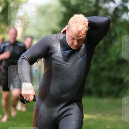 15.06.2025 - 7 Türme Triathlon Michael Strokosch http://msf.ph/oto/7970265 15.06.2025 12:57:44 Schwimmen 196, 709, 793, 837, 857, 926, 942, 944, 971, 986, 989, 1004, 1010, 1047, 1054, 1055, 1101, 1117, 1121, 1142, 1157 meine-sportfotos.de