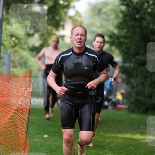 15.06.2025 - 7 Türme Triathlon Michael Strokosch http://msf.ph/oto/7970278 15.06.2025 12:57:46 Schwimmen 196, 775, 793, 837, 857, 926, 942, 944, 971, 986, 989, 1004, 1010, 1047, 1054, 1055, 1101, 1117, 1121, 1142, 1157 meine-sportfotos.de