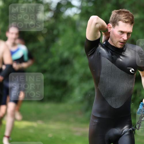 15.06.2025 - 7 Türme Triathlon Michael Strokosch http://msf.ph/oto/7970319 15.06.2025 12:57:49 Schwimmen 196, 775, 837, 926, 942, 944, 971, 986, 989, 1004, 1010, 1054, 1101, 1117, 1121, 1157, 1186, 1193 meine-sportfotos.de