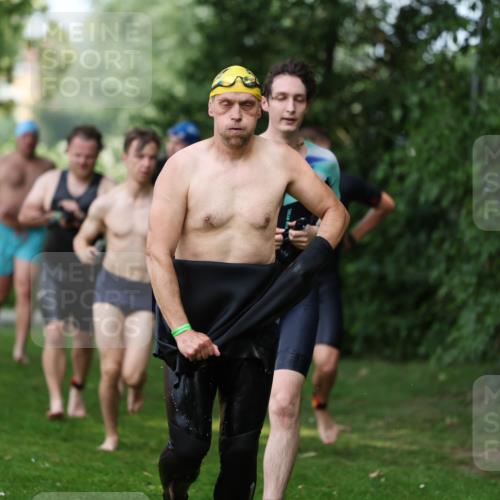 15.06.2025 - 7 Türme Triathlon Michael Strokosch http://msf.ph/oto/7970323 15.06.2025 12:57:49 Schwimmen 196, 775, 837, 926, 942, 944, 971, 986, 989, 1004, 1010, 1054, 1101, 1117, 1121, 1157, 1186, 1193 meine-sportfotos.de