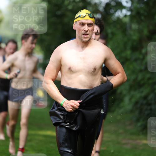 15.06.2025 - 7 Türme Triathlon Michael Strokosch http://msf.ph/oto/7970340 15.06.2025 12:57:50 Schwimmen 196, 704, 775, 837, 926, 942, 944, 971, 989, 1004, 1010, 1054, 1069, 1101, 1121, 1157, 1186, 1193 meine-sportfotos.de