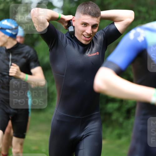 15.06.2025 - 7 Türme Triathlon Michael Strokosch http://msf.ph/oto/7970357 15.06.2025 12:57:52 Schwimmen 196, 704, 775, 837, 926, 942, 971, 989, 1004, 1010, 1054, 1069, 1101, 1121, 1157, 1186, 1193 meine-sportfotos.de