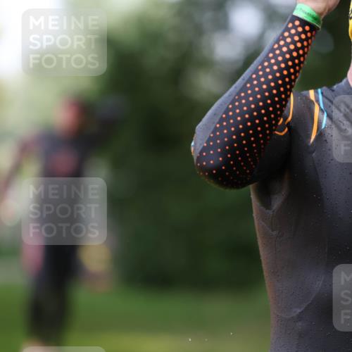 15.06.2025 - 7 Türme Triathlon Michael Strokosch http://msf.ph/oto/7970402 15.06.2025 12:57:56 Schwimmen 196, 704, 775, 837, 853, 926, 942, 956, 971, 989, 1004, 1010, 1052, 1054, 1069, 1101, 1127, 1141, 1157, 1162, 1186, 1193 meine-sportfotos.de