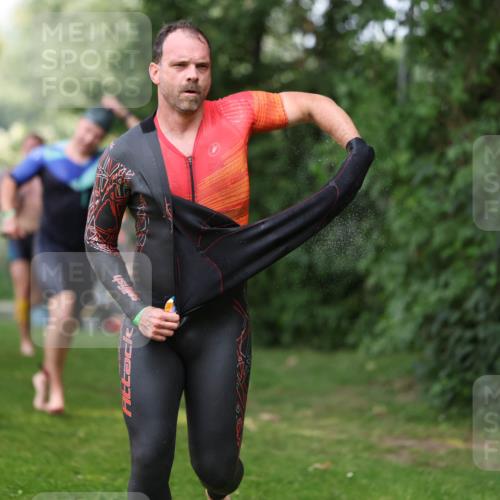 15.06.2025 - 7 Türme Triathlon Michael Strokosch http://msf.ph/oto/7970421 15.06.2025 12:57:58 Schwimmen 196, 704, 775, 837, 853, 926, 942, 956, 971, 974, 989, 1004, 1010, 1052, 1054, 1069, 1101, 1127, 1141, 1157, 1162, 1186, 1193 meine-sportfotos.de
