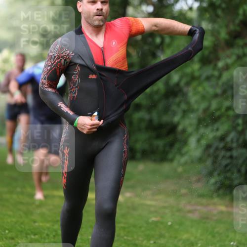 15.06.2025 - 7 Türme Triathlon Michael Strokosch http://msf.ph/oto/7970424 15.06.2025 12:57:58 Schwimmen 196, 704, 775, 837, 853, 926, 942, 956, 971, 974, 989, 1004, 1010, 1052, 1054, 1069, 1101, 1127, 1141, 1157, 1162, 1186, 1193 meine-sportfotos.de