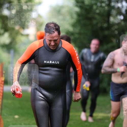 15.06.2025 - 7 Türme Triathlon Michael Strokosch http://msf.ph/oto/7970453 15.06.2025 12:58:03 Schwimmen 704, 717, 773, 775, 798, 853, 942, 956, 971, 974, 1004, 1010, 1052, 1054, 1069, 1106, 1127, 1141, 1162, 1186, 1193 meine-sportfotos.de