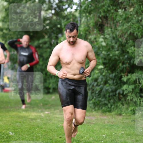 15.06.2025 - 7 Türme Triathlon Michael Strokosch http://msf.ph/oto/7970630 15.06.2025 12:58:21 Schwimmen 192, 717, 739, 773, 794, 795, 798, 807, 815, 832, 853, 899, 935, 938, 956, 974, 1044, 1052, 1059, 1085, 1102, 1106, 1127, 1141, 1143, 1146, 1162, 1180, 1187 meine-sportfotos.de