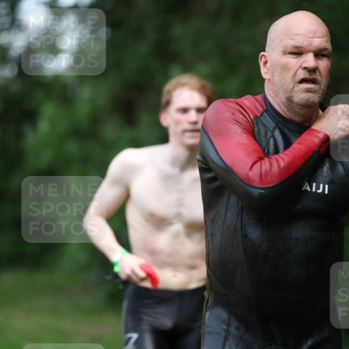 15.06.2025 - 7 Türme Triathlon Michael Strokosch http://msf.ph/oto/7970690 15.06.2025 12:58:26 Schwimmen 192, 717, 739, 773, 794, 795, 798, 807, 815, 832, 899, 935, 938, 974, 1007, 1044, 1052, 1059, 1085, 1102, 1106, 1143, 1146, 1180, 1187 meine-sportfotos.de