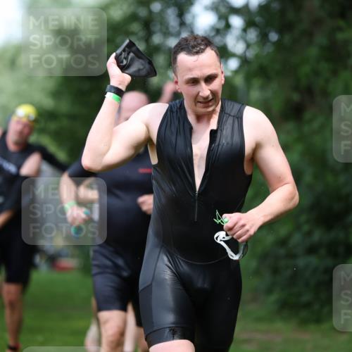 15.06.2025 - 7 Türme Triathlon Michael Strokosch http://msf.ph/oto/7970752 15.06.2025 12:58:32 Schwimmen 192, 739, 773, 794, 795, 807, 815, 832, 884, 899, 935, 938, 1005, 1007, 1044, 1059, 1085, 1102, 1143, 1146, 1180, 1187 meine-sportfotos.de