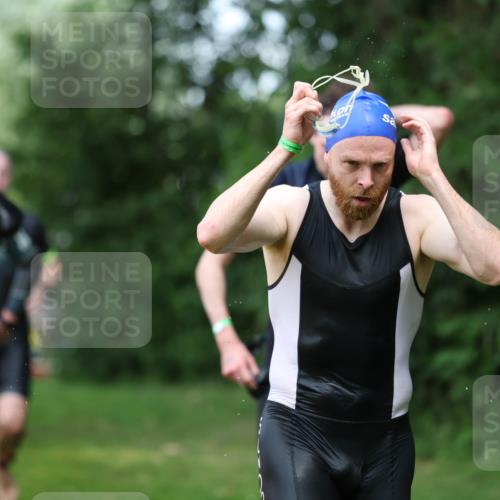 15.06.2025 - 7 Türme Triathlon Michael Strokosch http://msf.ph/oto/7970778 15.06.2025 12:58:34 Schwimmen 192, 739, 794, 795, 807, 815, 832, 884, 899, 935, 938, 1005, 1007, 1044, 1057, 1059, 1085, 1102, 1139, 1143, 1146, 1168, 1180, 1187 meine-sportfotos.de