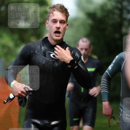 15.06.2025 - 7 Türme Triathlon Michael Strokosch http://msf.ph/oto/7970786 15.06.2025 12:58:35 Schwimmen 192, 739, 794, 795, 807, 815, 832, 884, 899, 935, 938, 1005, 1007, 1044, 1057, 1059, 1085, 1102, 1139, 1143, 1146, 1168, 1180, 1187 meine-sportfotos.de