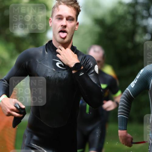 15.06.2025 - 7 Türme Triathlon Michael Strokosch http://msf.ph/oto/7970791 15.06.2025 12:58:36 Schwimmen 739, 794, 795, 807, 815, 832, 884, 899, 935, 938, 953, 1005, 1007, 1044, 1057, 1059, 1085, 1102, 1139, 1143, 1146, 1168, 1180, 1187 meine-sportfotos.de