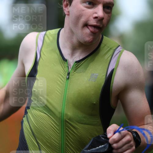 15.06.2025 - 7 Türme Triathlon Michael Strokosch http://msf.ph/oto/7970839 15.06.2025 12:58:40 Schwimmen 739, 794, 807, 815, 826, 832, 884, 899, 935, 938, 953, 1005, 1007, 1044, 1057, 1059, 1102, 1134, 1139, 1143, 1146, 1168, 1180, 1187 meine-sportfotos.de