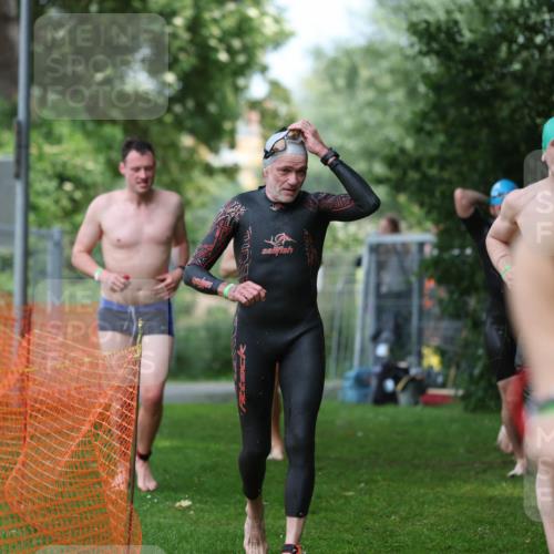 15.06.2025 - 7 Türme Triathlon Michael Strokosch http://msf.ph/oto/7970894 15.06.2025 12:58:49 Schwimmen 194, 739, 826, 845, 860, 884, 953, 1005, 1007, 1057, 1066, 1134, 1139, 1168, 1180 meine-sportfotos.de