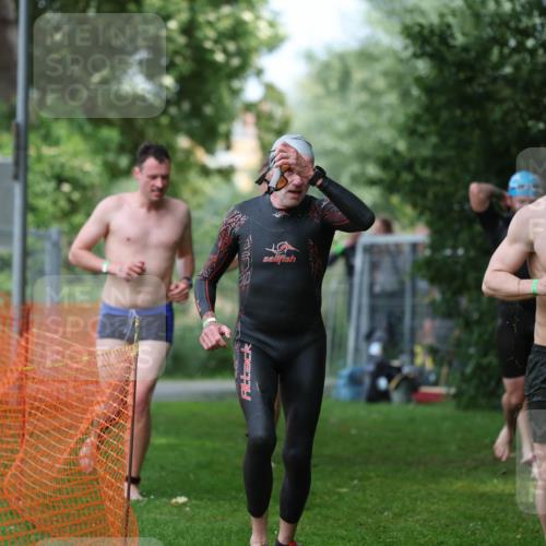 15.06.2025 - 7 Türme Triathlon Michael Strokosch http://msf.ph/oto/7970898 15.06.2025 12:58:49 Schwimmen 194, 739, 826, 845, 860, 884, 953, 1005, 1007, 1057, 1066, 1134, 1139, 1168, 1180 meine-sportfotos.de