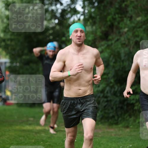 15.06.2025 - 7 Türme Triathlon Michael Strokosch http://msf.ph/oto/7970908 15.06.2025 12:58:50 Schwimmen 194, 739, 826, 845, 860, 884, 953, 1005, 1007, 1057, 1066, 1134, 1139, 1168, 1180 meine-sportfotos.de