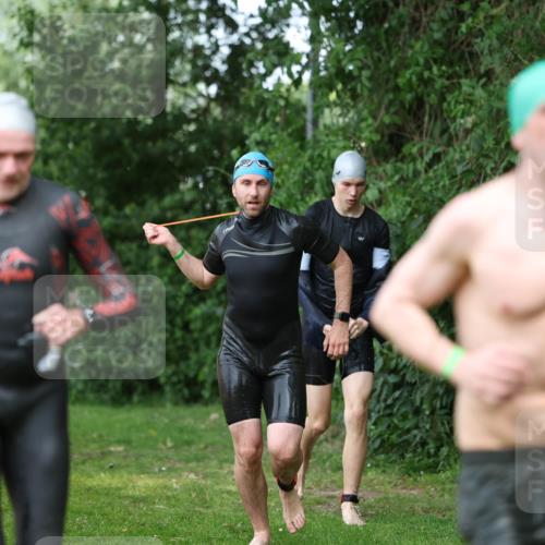15.06.2025 - 7 Türme Triathlon Michael Strokosch http://msf.ph/oto/7970920 15.06.2025 12:58:51 Schwimmen 194, 826, 845, 860, 884, 953, 1005, 1007, 1057, 1066, 1134, 1139, 1168, 1180 meine-sportfotos.de