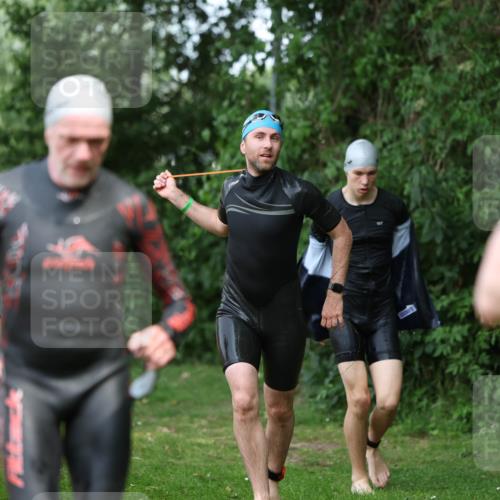 15.06.2025 - 7 Türme Triathlon Michael Strokosch http://msf.ph/oto/7970929 15.06.2025 12:58:51 Schwimmen 194, 826, 845, 860, 884, 953, 1005, 1007, 1057, 1066, 1134, 1139, 1168, 1180 meine-sportfotos.de
