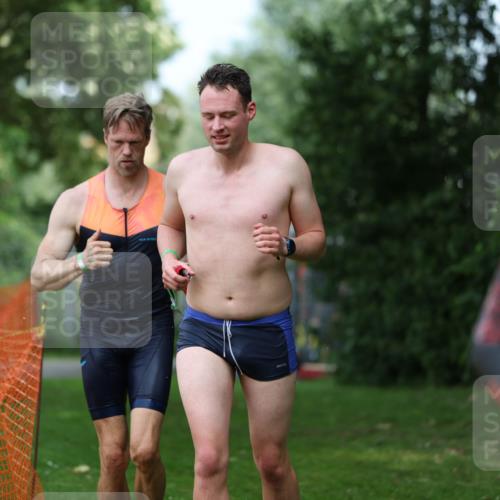 15.06.2025 - 7 Türme Triathlon Michael Strokosch http://msf.ph/oto/7970943 15.06.2025 12:58:53 Schwimmen 194, 826, 845, 860, 884, 953, 1005, 1057, 1066, 1134, 1139, 1154, 1168 meine-sportfotos.de