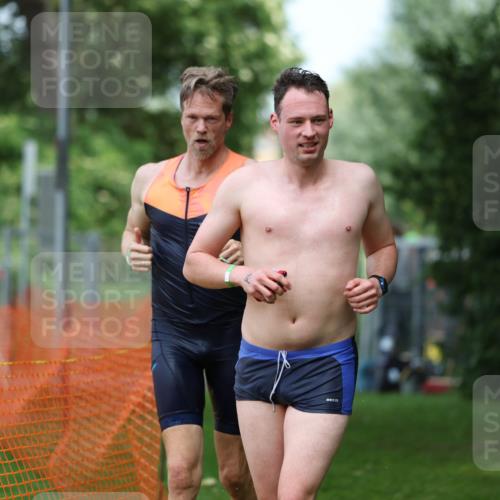 15.06.2025 - 7 Türme Triathlon Michael Strokosch http://msf.ph/oto/7970952 15.06.2025 12:58:53 Schwimmen 194, 826, 845, 860, 884, 953, 1005, 1057, 1066, 1134, 1139, 1154, 1168 meine-sportfotos.de