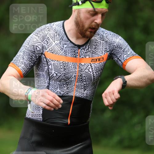 15.06.2025 - 7 Türme Triathlon Michael Strokosch http://msf.ph/oto/7970974 15.06.2025 12:58:58 Schwimmen 194, 754, 816, 826, 845, 860, 884, 953, 1005, 1057, 1066, 1134, 1139, 1154, 1168 meine-sportfotos.de