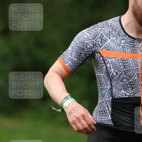 15.06.2025 - 7 Türme Triathlon Michael Strokosch http://msf.ph/oto/7970977 15.06.2025 12:58:58 Schwimmen 194, 754, 816, 826, 845, 860, 884, 953, 1005, 1057, 1066, 1134, 1139, 1154, 1168 meine-sportfotos.de