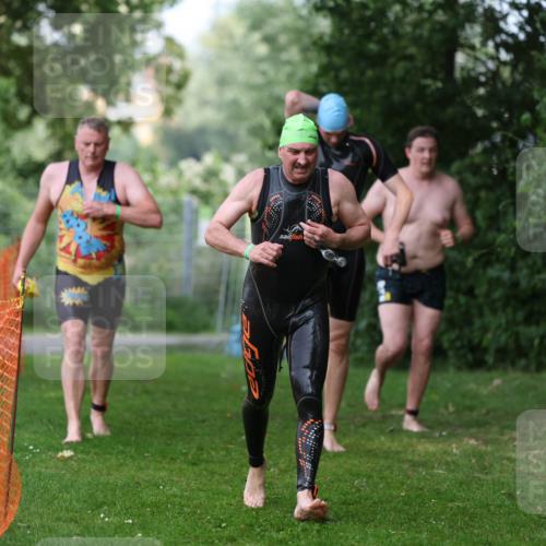 15.06.2025 - 7 Türme Triathlon Michael Strokosch http://msf.ph/oto/7970993 15.06.2025 12:59:02 Schwimmen 194, 754, 816, 826, 845, 860, 884, 953, 1005, 1057, 1063, 1066, 1134, 1139, 1154, 1168 meine-sportfotos.de