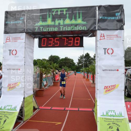 15.06.2025 - 7 Türme Triathlon Michael Strokosch http://msf.ph/oto/7971006 15.06.2025 13:57:38 Ziel 1077 meine-sportfotos.de