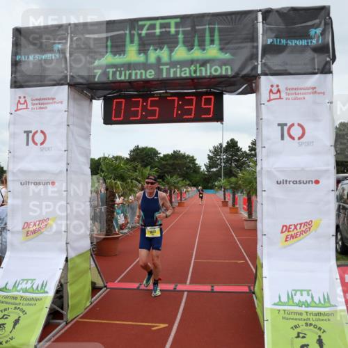 15.06.2025 - 7 Türme Triathlon Michael Strokosch http://msf.ph/oto/7971019 15.06.2025 13:57:38 Ziel 1077 meine-sportfotos.de