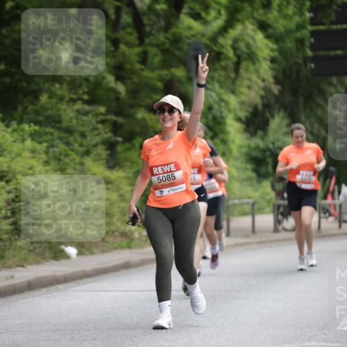 15.06.2025 - REWE Women's Run Jannik Wohlers http://msf.ph/oto/7971020 15.06.2025 10:06:13 Laufen 5085, 55, 5676 meine-sportfotos.de
