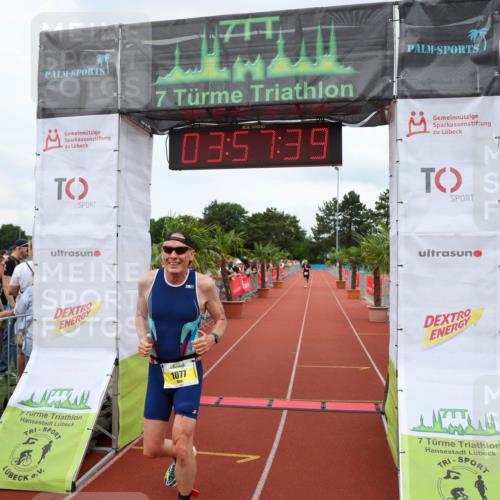 15.06.2025 - 7 Türme Triathlon Michael Strokosch http://msf.ph/oto/7971027 15.06.2025 13:57:39 Ziel 1077 meine-sportfotos.de