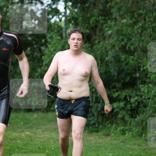 15.06.2025 - 7 Türme Triathlon Michael Strokosch http://msf.ph/oto/7971044 15.06.2025 12:59:06 Schwimmen 194, 754, 816, 826, 845, 860, 953, 1063, 1066, 1097, 1134, 1154 meine-sportfotos.de