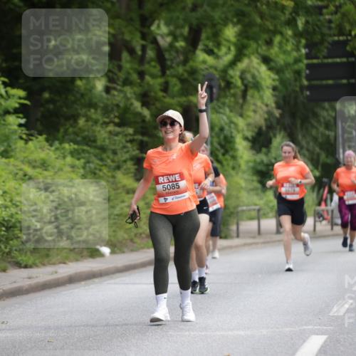 15.06.2025 - REWE Women's Run Jannik Wohlers http://msf.ph/oto/7971056 15.06.2025 10:06:14 Laufen 5085, 6679 meine-sportfotos.de