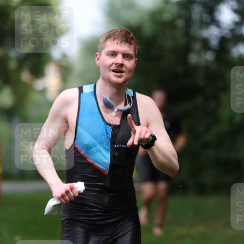 15.06.2025 - 7 Türme Triathlon Michael Strokosch http://msf.ph/oto/7971094 15.06.2025 12:59:13 Schwimmen 194, 743, 750, 754, 816, 845, 860, 875, 975, 1063, 1066, 1097, 1154 meine-sportfotos.de