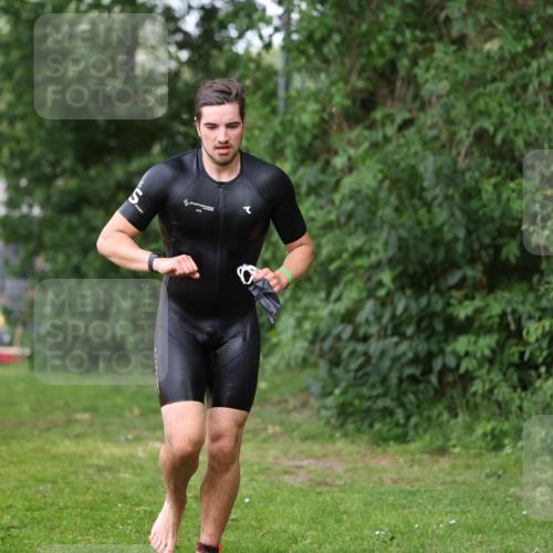 15.06.2025 - 7 Türme Triathlon Michael Strokosch http://msf.ph/oto/7971117 15.06.2025 12:59:15 Schwimmen 194, 743, 750, 754, 816, 875, 975, 1063, 1066, 1097, 1154 meine-sportfotos.de
