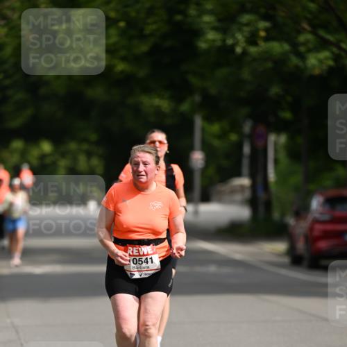 15.06.2025 - REWE Women's Run Dr. Thomas Lammeyer http://msf.ph/oto/7971119 15.06.2025 10:00:16 Laufen 0541 meine-sportfotos.de