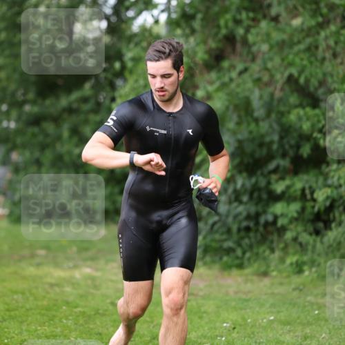 15.06.2025 - 7 Türme Triathlon Michael Strokosch http://msf.ph/oto/7971127 15.06.2025 12:59:16 Schwimmen 194, 743, 750, 754, 816, 875, 975, 1063, 1066, 1097, 1154 meine-sportfotos.de
