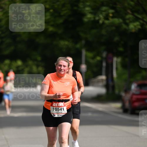 15.06.2025 - REWE Women's Run Dr. Thomas Lammeyer http://msf.ph/oto/7971138 15.06.2025 10:00:17 Laufen 10541, 17151 meine-sportfotos.de