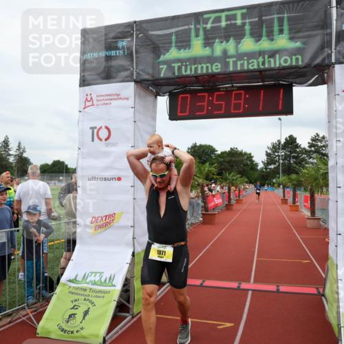 15.06.2025 - 7 Türme Triathlon Michael Strokosch http://msf.ph/oto/7971153 15.06.2025 13:58:11 Ziel 1071 meine-sportfotos.de