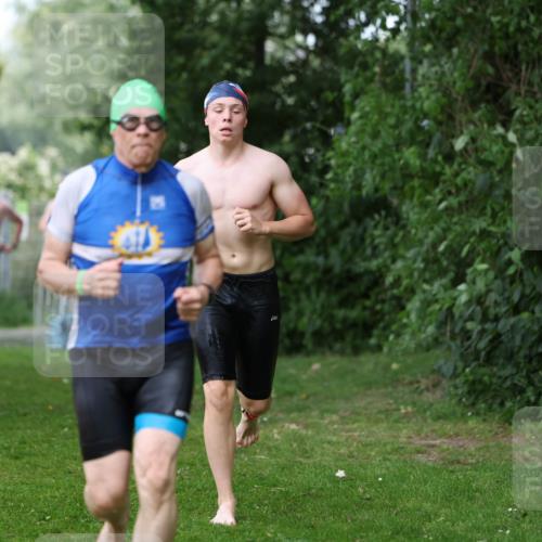 15.06.2025 - 7 Türme Triathlon Michael Strokosch http://msf.ph/oto/7971170 15.06.2025 12:59:23 Schwimmen 743, 750, 754, 816, 875, 892, 975, 1063, 1088, 1097 meine-sportfotos.de