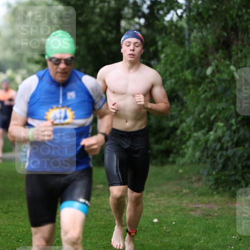 15.06.2025 - 7 Türme Triathlon Michael Strokosch http://msf.ph/oto/7971178 15.06.2025 12:59:23 Schwimmen 743, 750, 754, 816, 875, 892, 975, 1063, 1088, 1097 meine-sportfotos.de