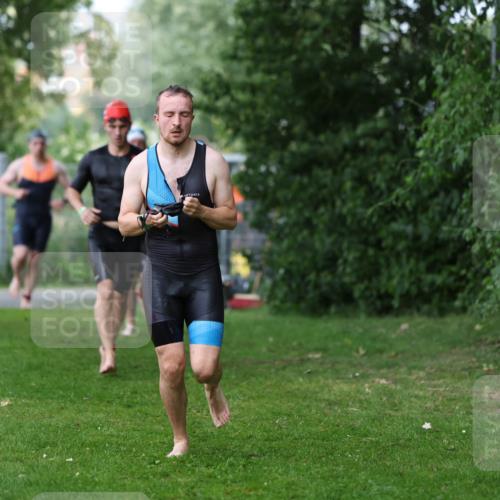 15.06.2025 - 7 Türme Triathlon Michael Strokosch http://msf.ph/oto/7971185 15.06.2025 12:59:25 Schwimmen 743, 750, 754, 816, 875, 892, 975, 1063, 1088, 1097 meine-sportfotos.de