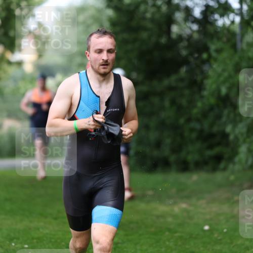 15.06.2025 - 7 Türme Triathlon Michael Strokosch http://msf.ph/oto/7971210 15.06.2025 12:59:27 Schwimmen 743, 750, 754, 875, 892, 975, 1063, 1082, 1088, 1097 meine-sportfotos.de