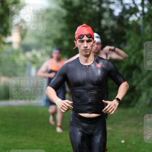 15.06.2025 - 7 Türme Triathlon Michael Strokosch http://msf.ph/oto/7971242 15.06.2025 12:59:29 Schwimmen 743, 750, 875, 892, 975, 1008, 1063, 1082, 1088, 1097 meine-sportfotos.de