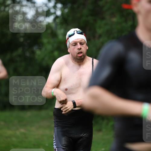 15.06.2025 - 7 Türme Triathlon Michael Strokosch http://msf.ph/oto/7971270 15.06.2025 12:59:31 Schwimmen 191, 743, 750, 875, 892, 975, 1008, 1063, 1082, 1088, 1097 meine-sportfotos.de
