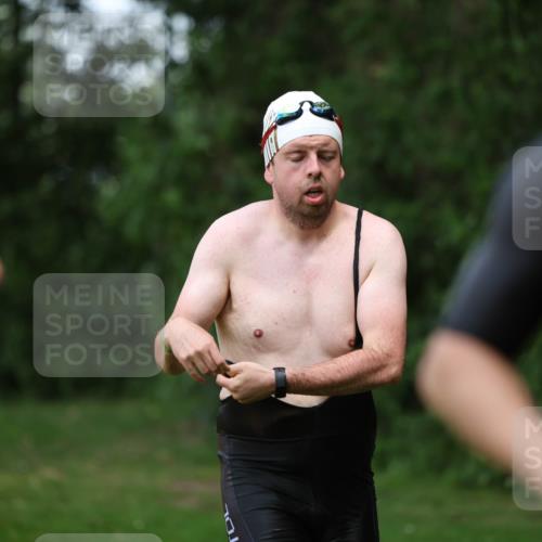 15.06.2025 - 7 Türme Triathlon Michael Strokosch http://msf.ph/oto/7971275 15.06.2025 12:59:31 Schwimmen 191, 743, 750, 875, 892, 975, 1008, 1063, 1082, 1088, 1097 meine-sportfotos.de